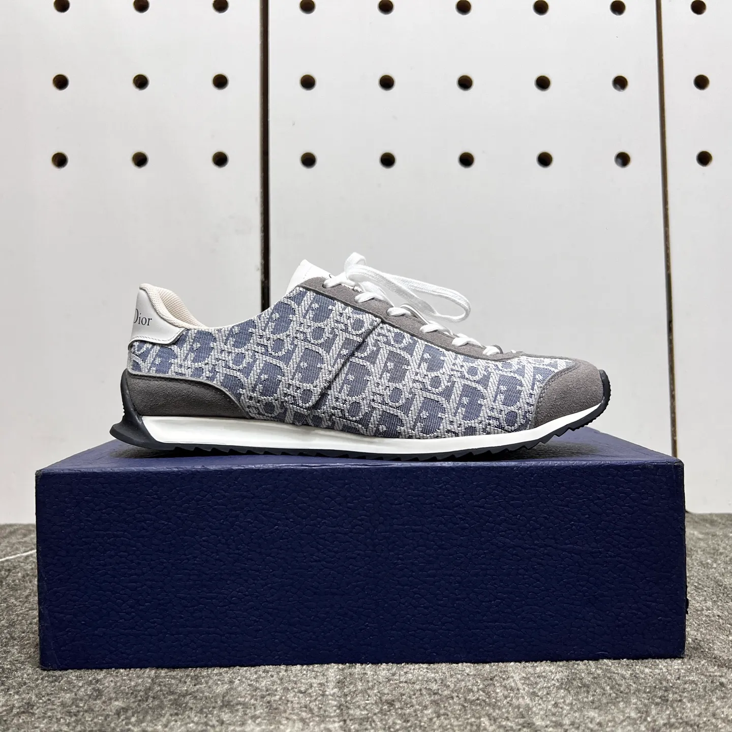 Factory price: 420💰【DIAo•Dior】Original quality.~ Unique modern style sneakers. 🏃A must-have casual shoe for trendy men😍😍 Original brand imported from Italy, imported original leather, sheep lining (refuses to discolor and grind feet) Sole: Original sole provided by the original factory, French lazy style design ⚠️Fit to the feet, original quality, super comfortable original sole. It’s like shooting the real thing 🎬The real thing is better, high-quality sneakers, size: 38-44, custom-made 45